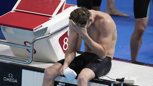 Léon Marchand incertain pour le 400 m 4 nages