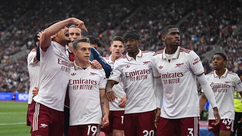Arsenal se rapproche du titre après un final incroyable à West Ham
