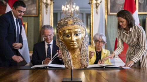 La Suisse restitue à l'Égypte un important masque funéraire antique