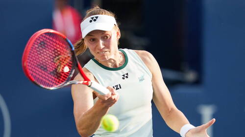 Rybakina abandonne en quart, Sabalenka reste no 1