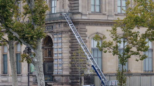 Vol au Louvre: la couronne d'Eugénie a conservé sa quasi-intégrité