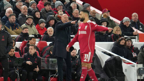 Liverpool: Slot recadre Salah, mais ouvre la porte