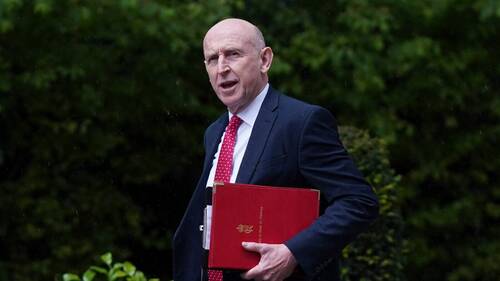 Le ministre britannique de la Défense John Healey démissionne
