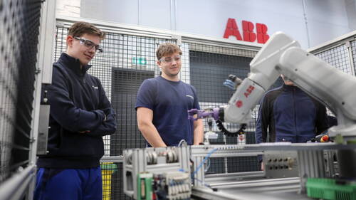 ABB et Roche élèveront ensemble des robots de laboratoire