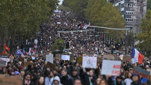 Des centaines de milliers de manifestants en France, tension en fin de cortège