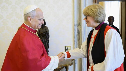 Le pape reçoit la première femme à diriger les anglicans