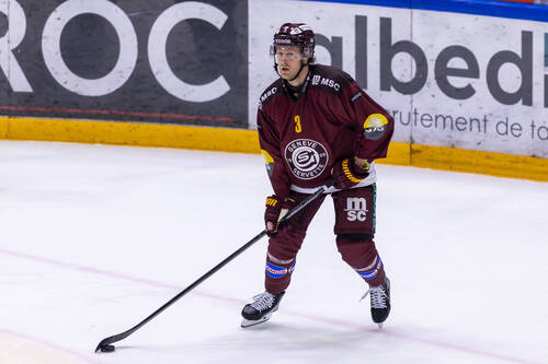 Adam Boqvist (GSHC) controls the puck, during a National League regular season game of the Swiss Championship between Geneve-Servette HC, GSHC, and SCL Tigers, SCL, at the ice stadium Les Vernets in Geneva, Switzerland, Friday, October 16, 2026. (KEYSTONE/Salvatore Di Nolfi)