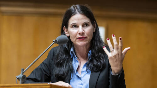 Nina Fehr Düsel (UDC/ZH) reste docteur en droit malgré des plagiats