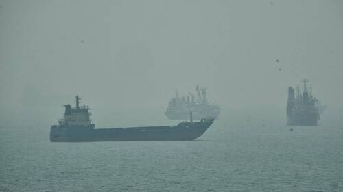 Un bateau-citerne attaqué dans le détroit d'Ormuz (agence maritime)