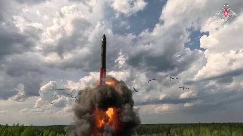 Armes nucléaires: les Etats-Unis de Trump ont explosé les dépenses