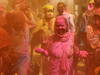 La "cité des veuves" célèbre Holi, fête annuelle des couleurs