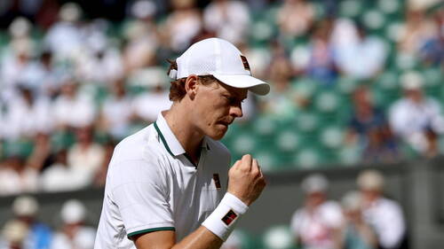 Sinner rejoint Zverev en finale