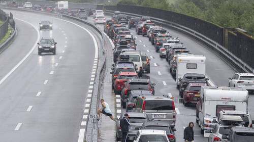 Un pic de 14 km de bouchons dimanche au Gothard