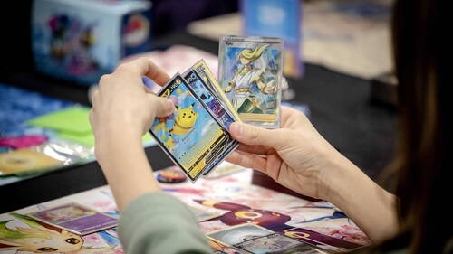 Une carte Pokémon vendue 16 millions de dollars, un record