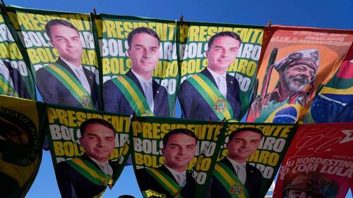 Brésil: Lula et Flavio Bolsonaro espèrent l'emporter dimanche