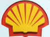 Des militants de Greenpeace abordent un navire de Shell