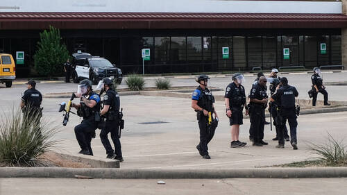 Un homme grièvement blessé par balle par l'ICE au Texas