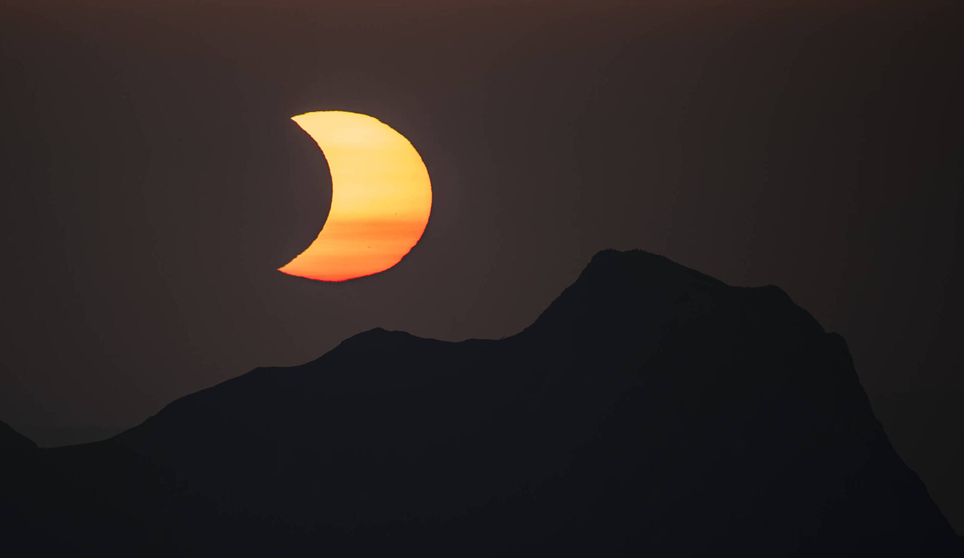 Eclipse: de nombreuses personnes réunies dans toute la Suisse