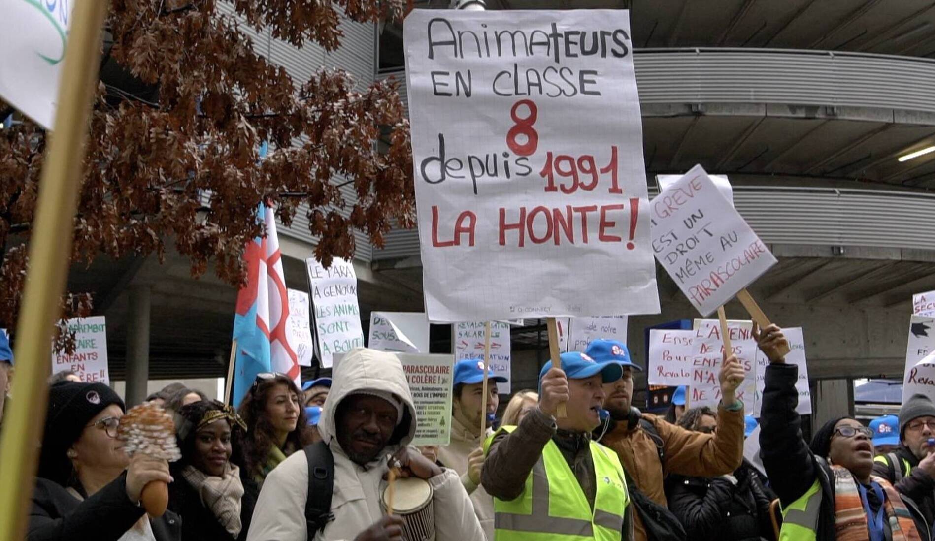 Parascolaire en colère: une centaine d’employés réclament une revalorisation au GIAP