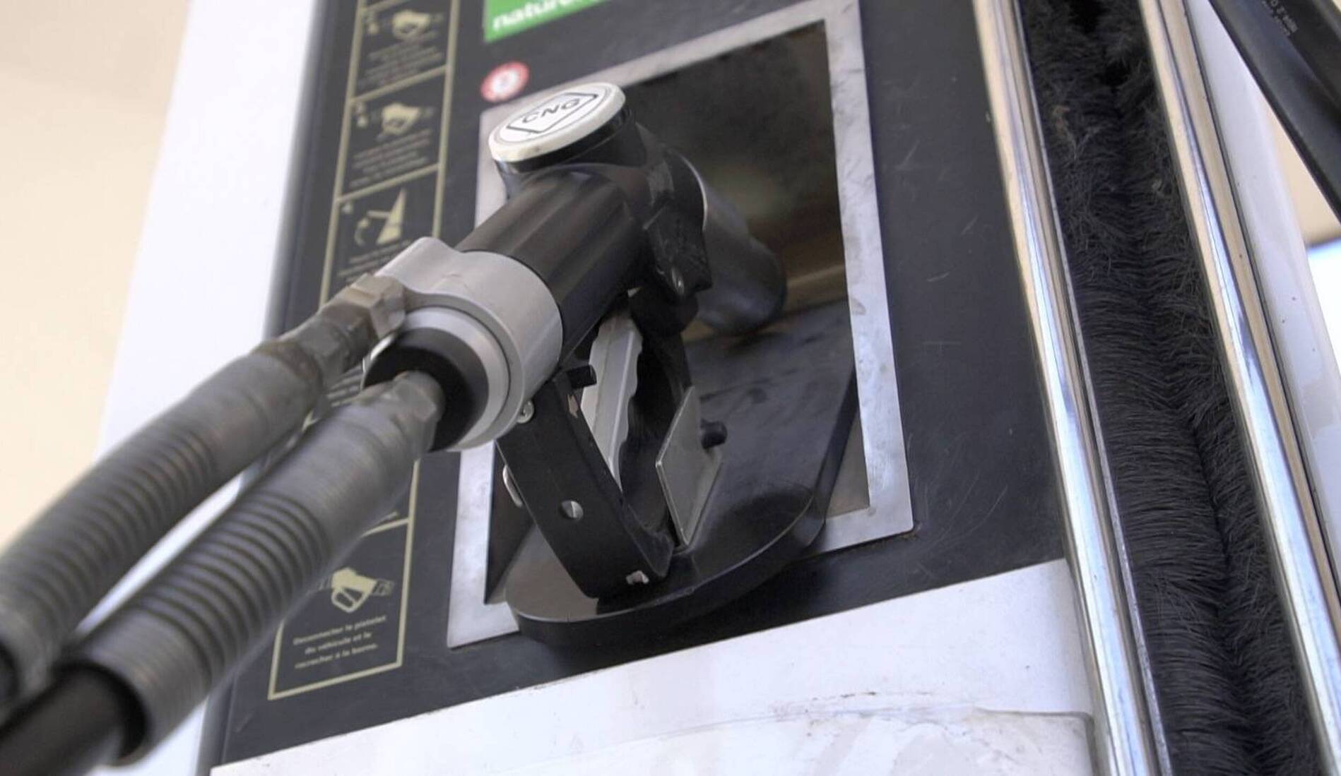 Carburants: une baisse attendue, mais des prix durablement élevés