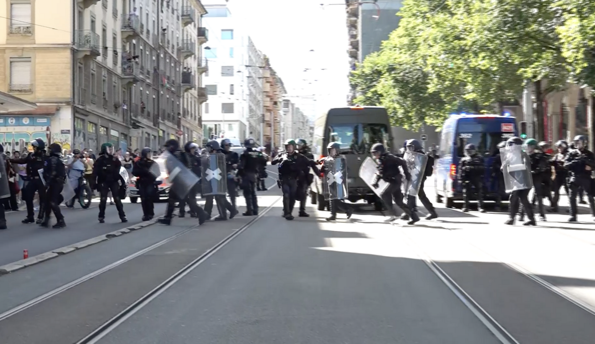 DIRECT – Suivez la grande manifestation No-G7