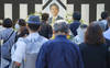 Recueillement et contestation aux funérailles nationales d'Abe