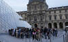 Le Louvre a rouvert mercredi, trois jours après le vol des bijoux