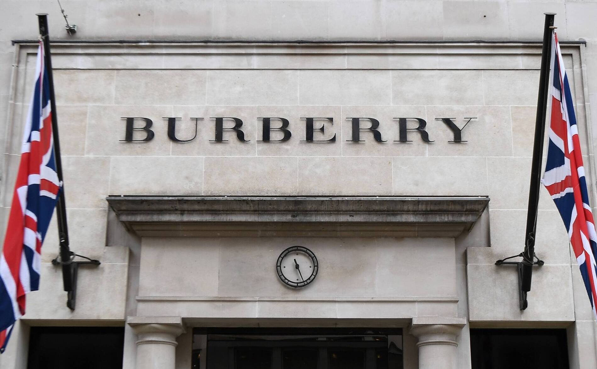 Burberry divise ses pertes par trois au premier semestre