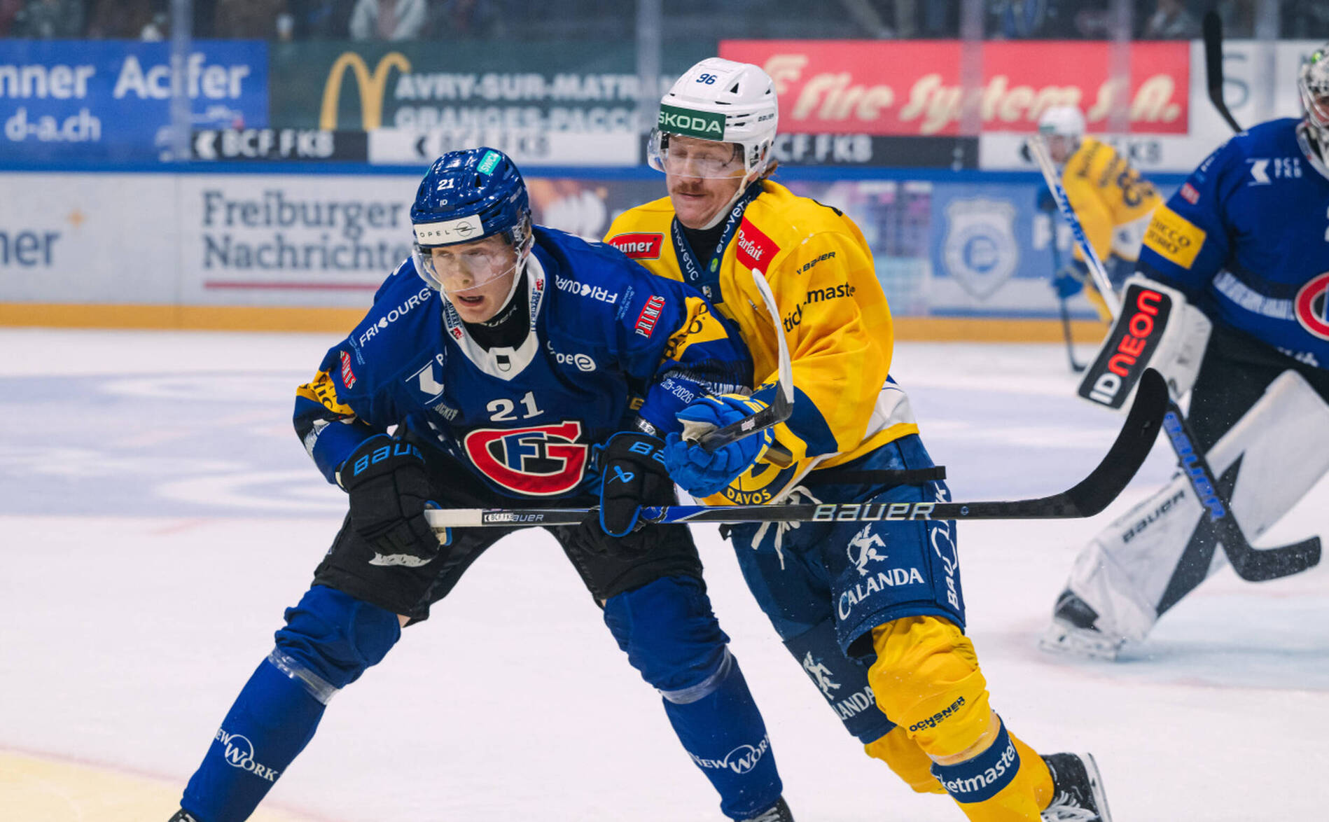 Fribourg se joue du leader Davos, Bienne battu