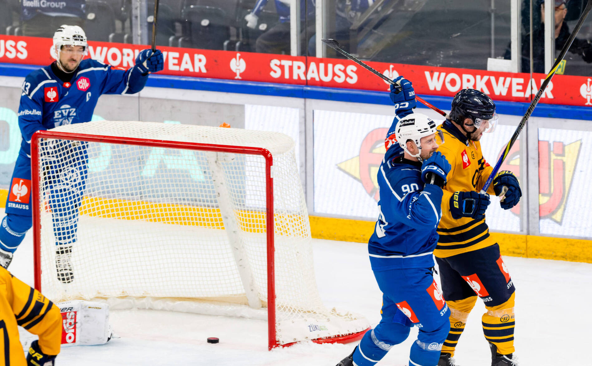 Zoug se qualifie pour les demi-finales