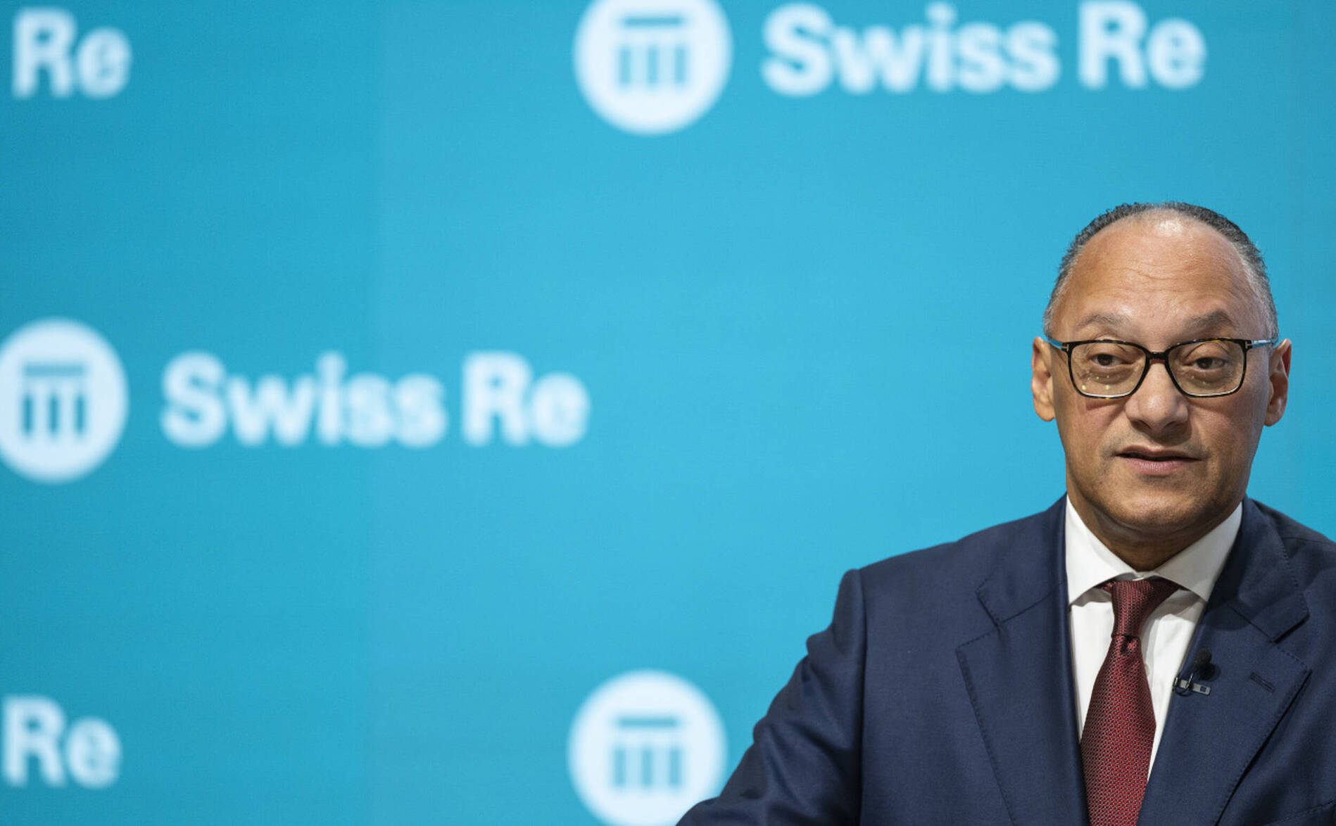 Le patron de Swiss Re a perçu 6,3 millions de francs en 2025