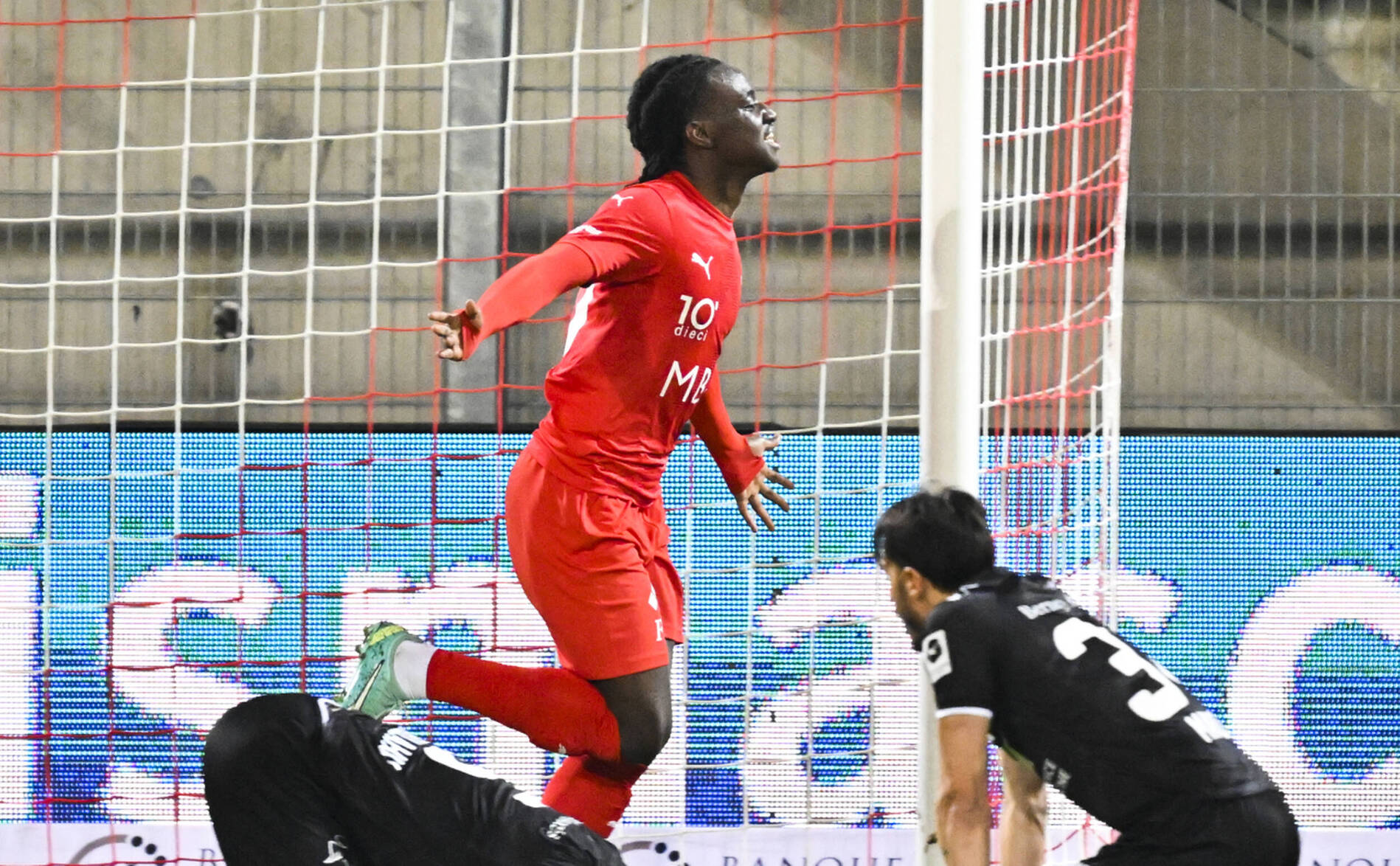 Ryan Fosso tourne le dos à la Suisse et jouera pour le Cameroun