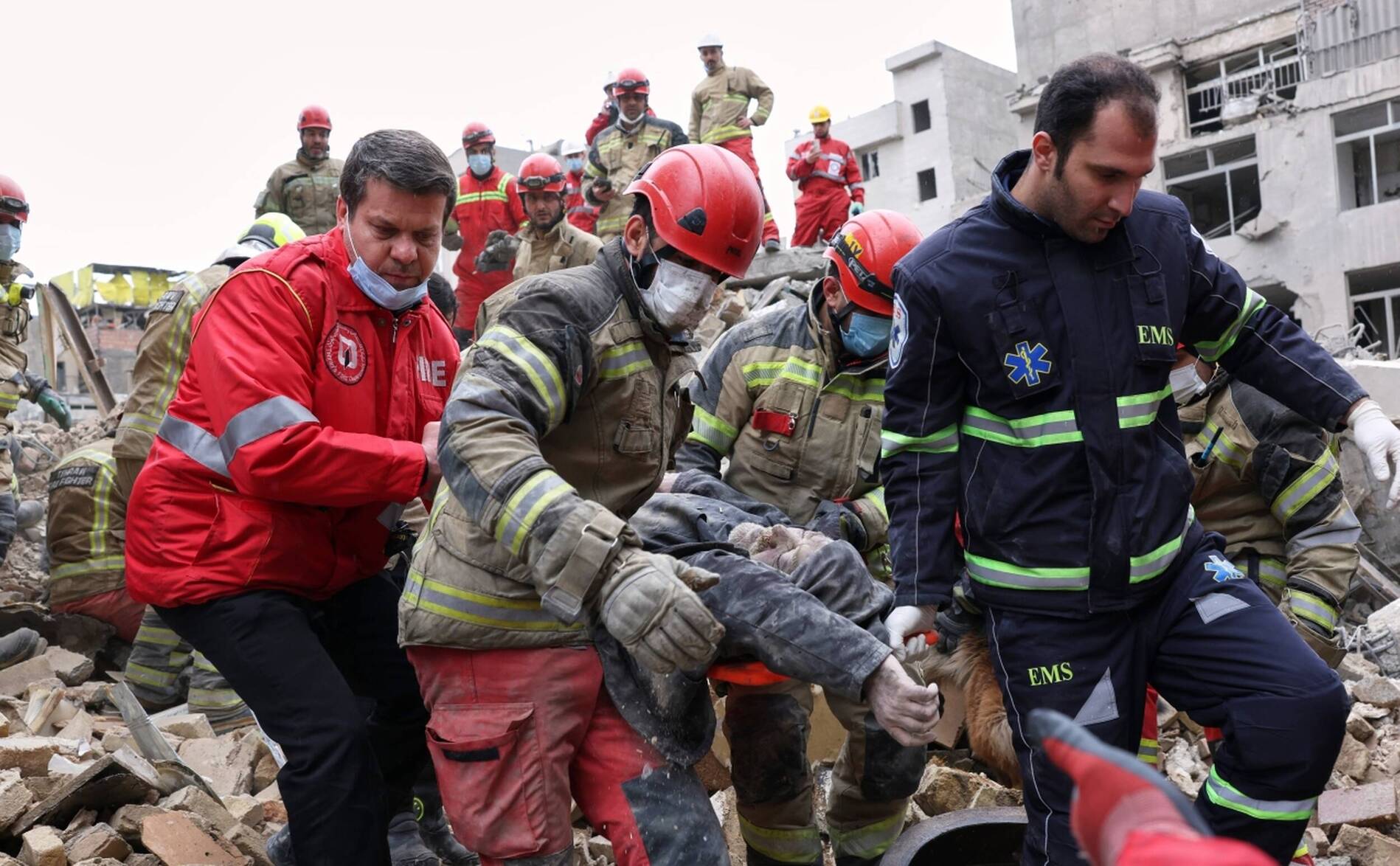 Explosions à Téhéran: hauts dirigeants en pleine rue par défi