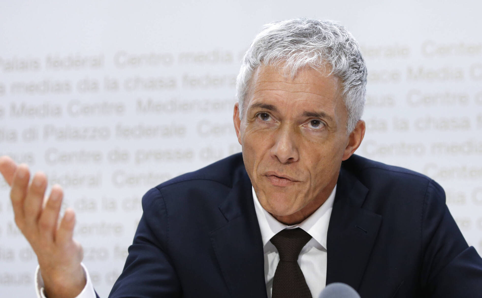 Incendie de Crans-Montana: Michael Lauber critique l'enquête