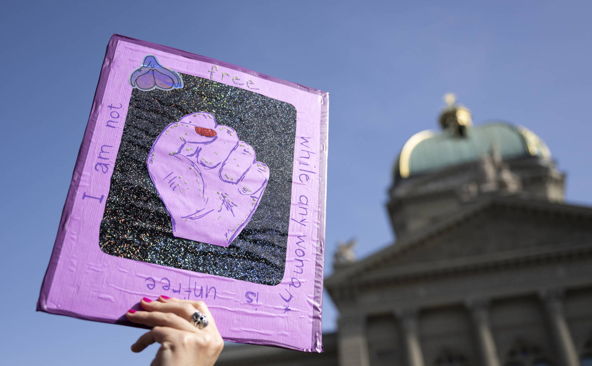 Grèves féministes: des milliers de personnes en Suisse alémanique