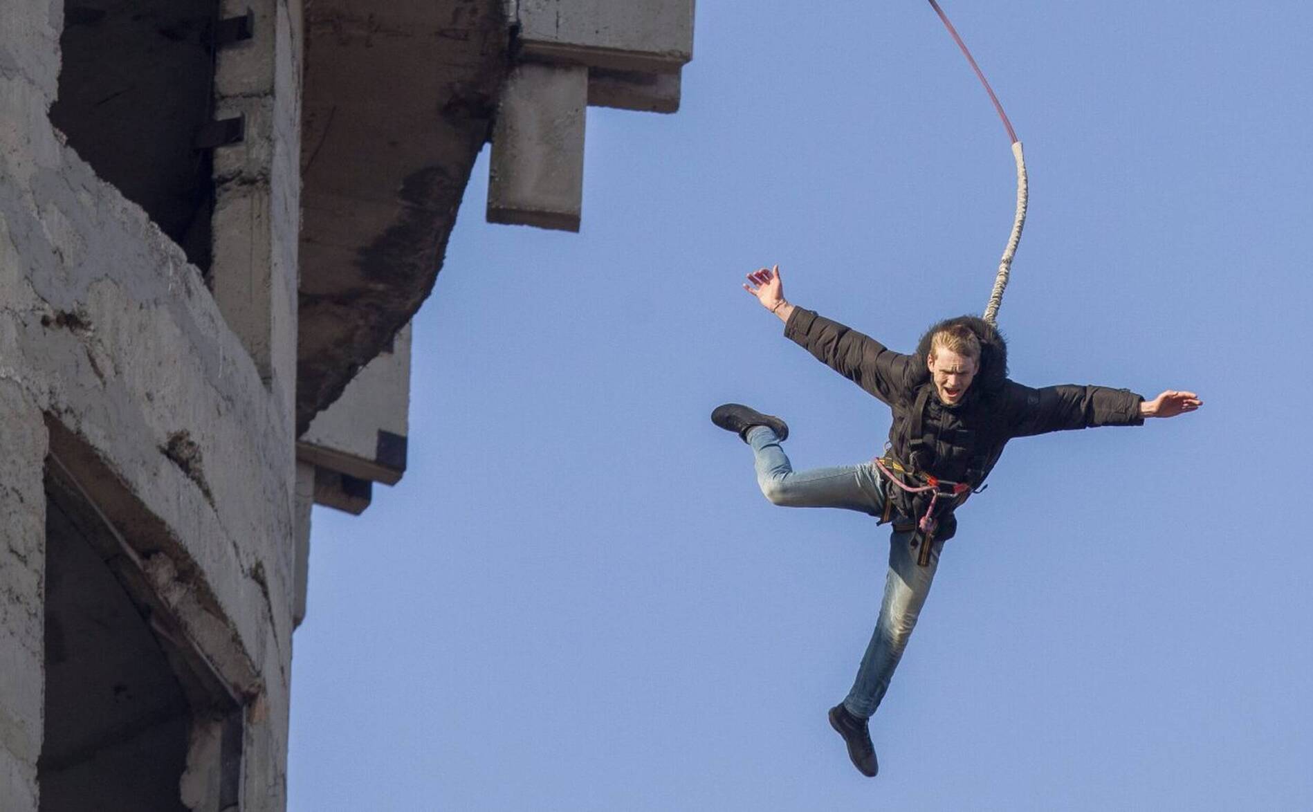 Brésil: une jeune femme meurt lors d'un saut dans le vide
