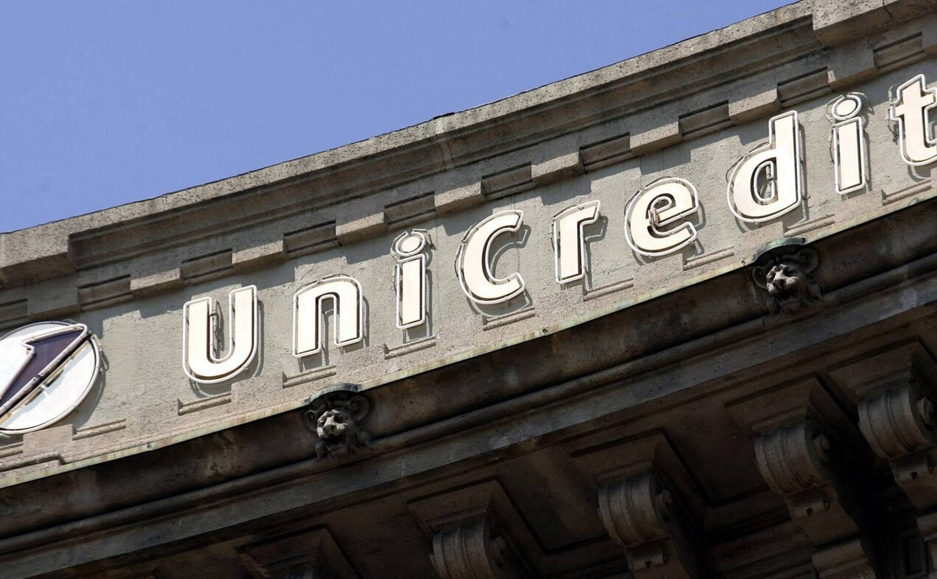 UniCredit contre-attaque, accuse Commerzbank de semer la confusion