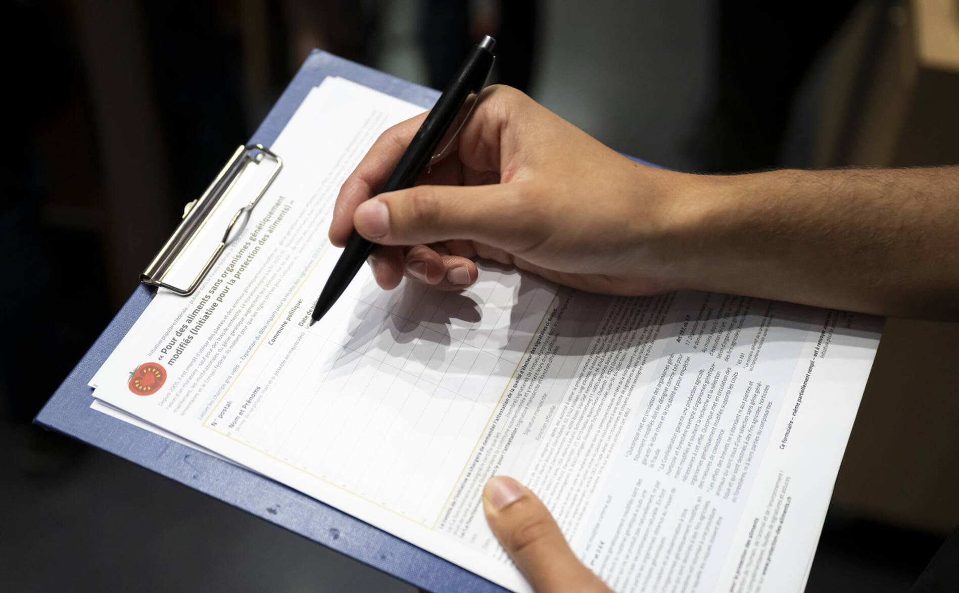 Essais de récolte électronique de signatures: feu vert du Parlement