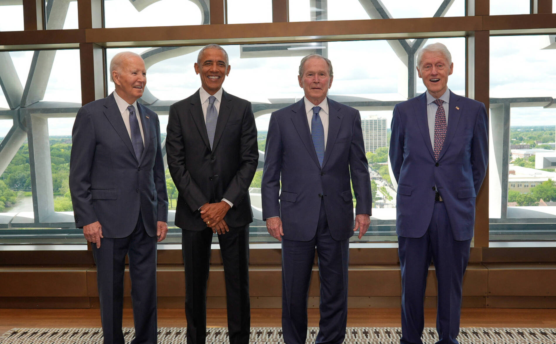 Obama entouré d'anciens présidents pour l'inauguration de son musée