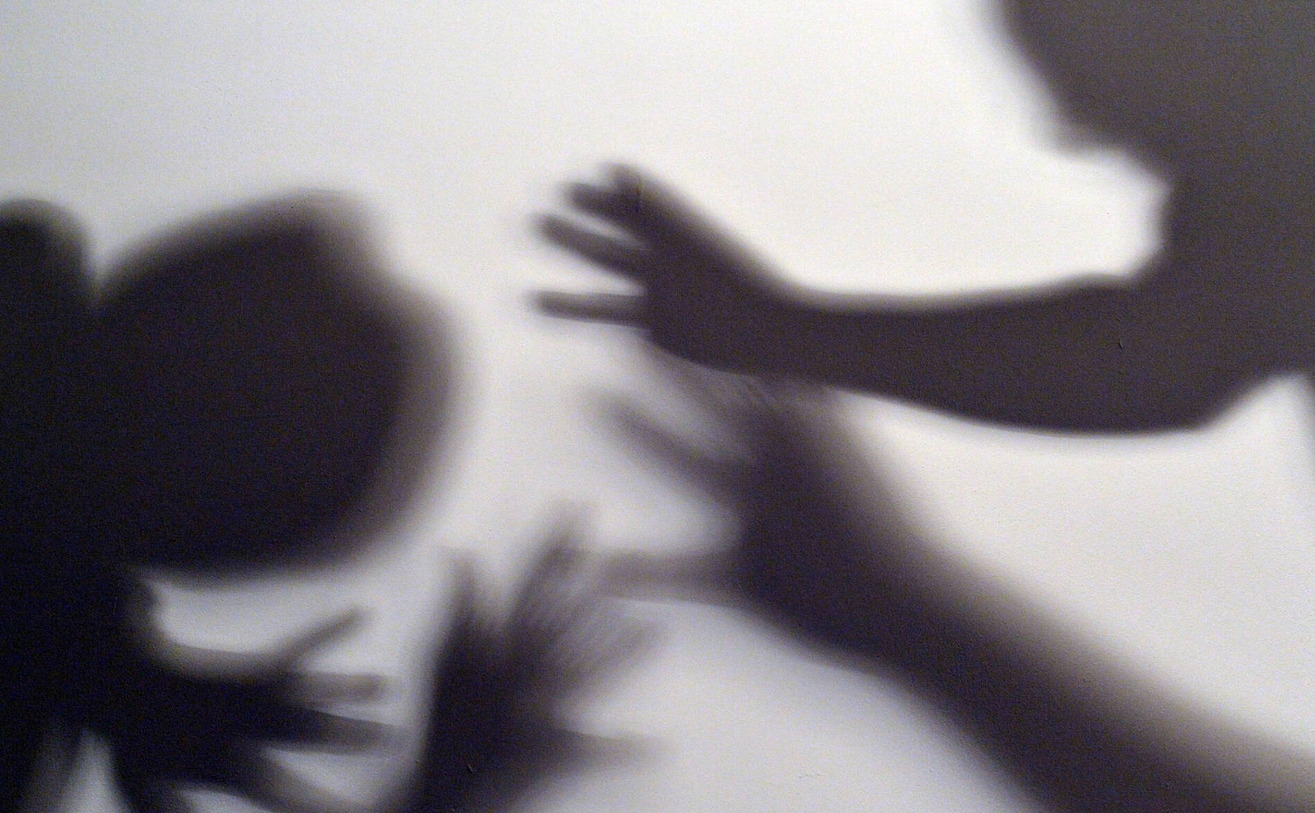 Nombre record d'enfants maltraités pris en charge en Suisse en 2025