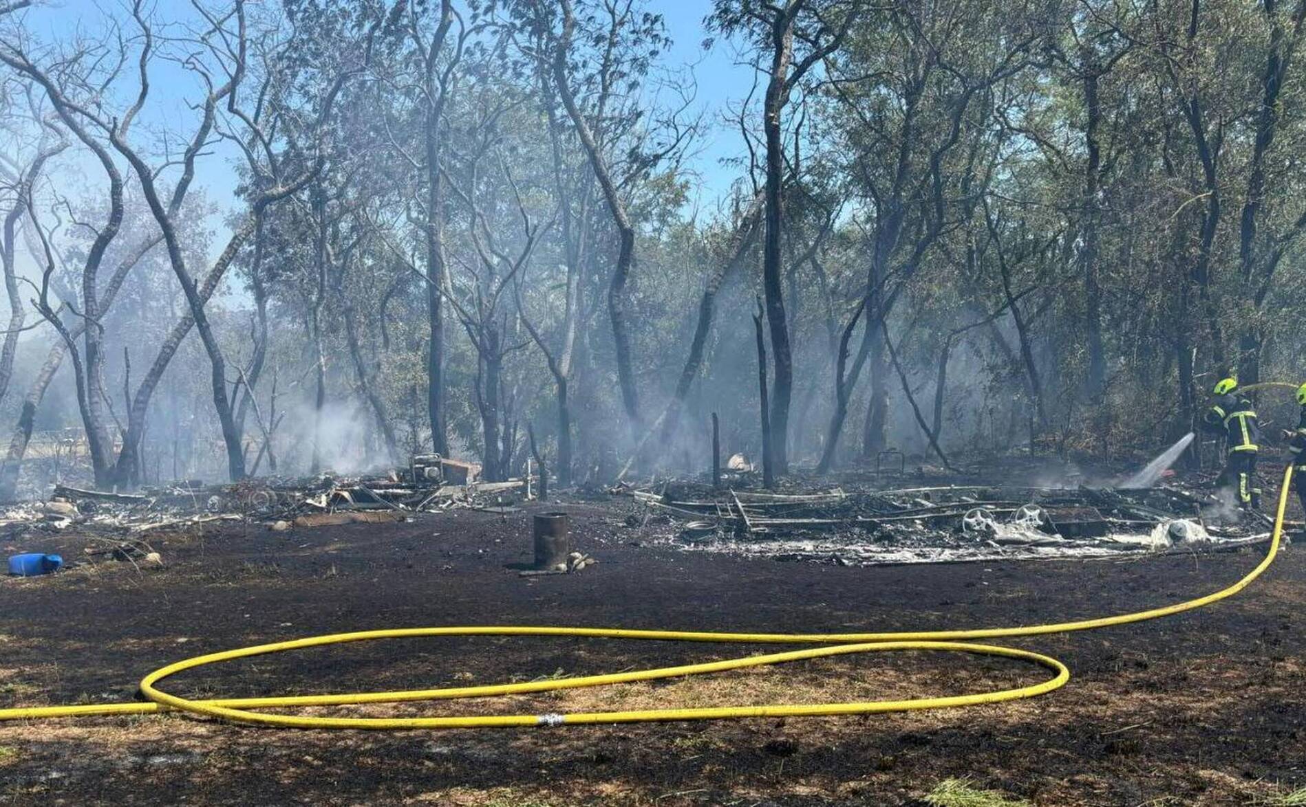 Le vent transforme un feu de champ en feu de forêt à Bernex