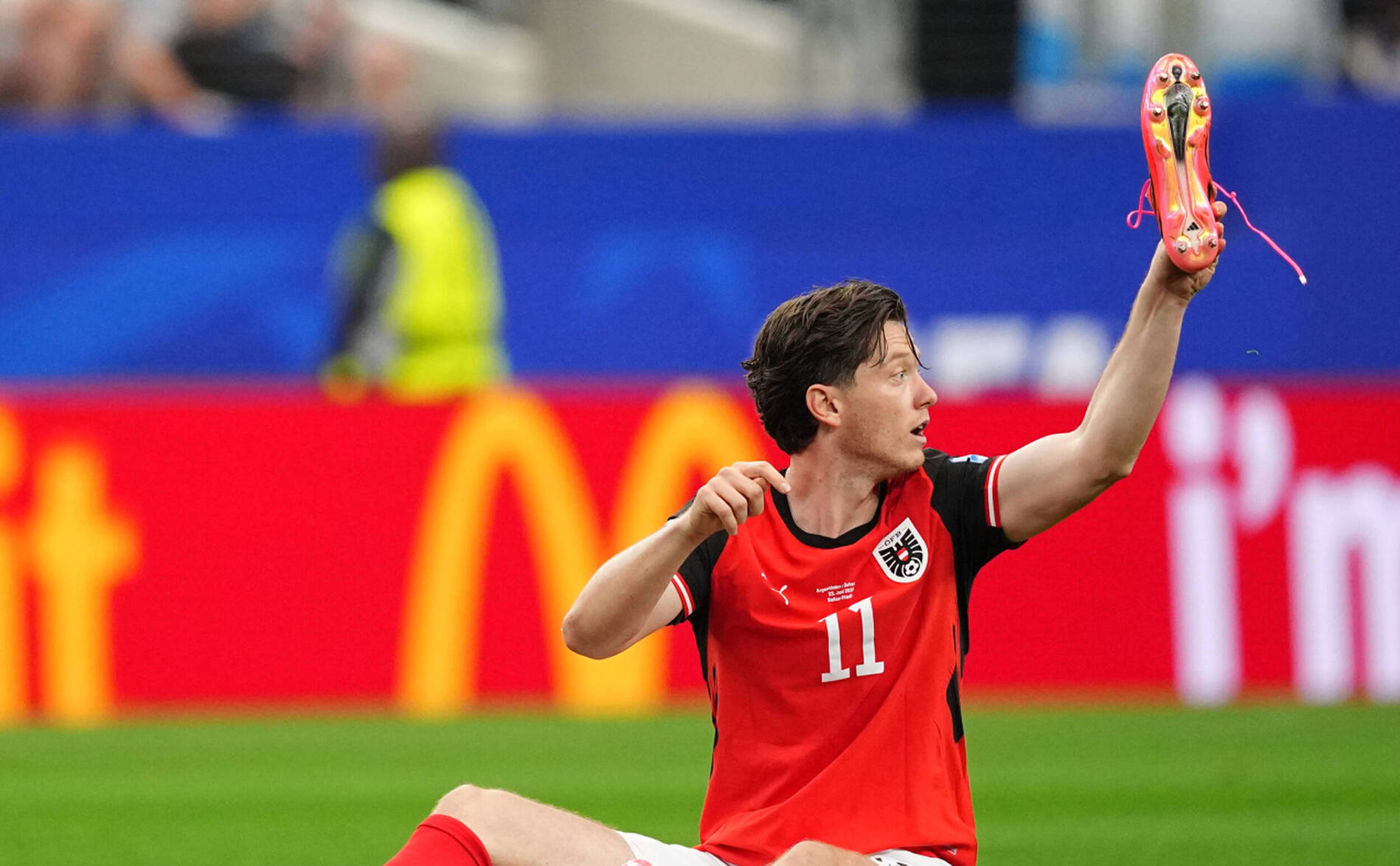 Adidas plaide la « coïncidence » après l'invasion des crampons roses