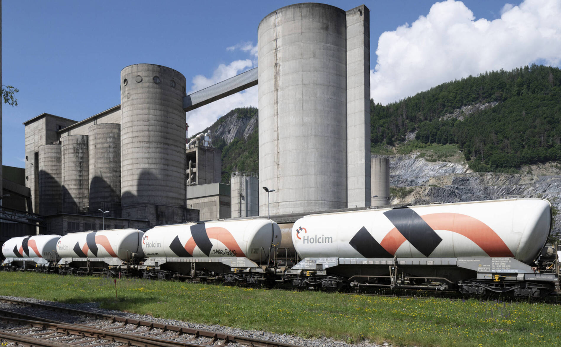Holcim relève ses ambitions après six mois