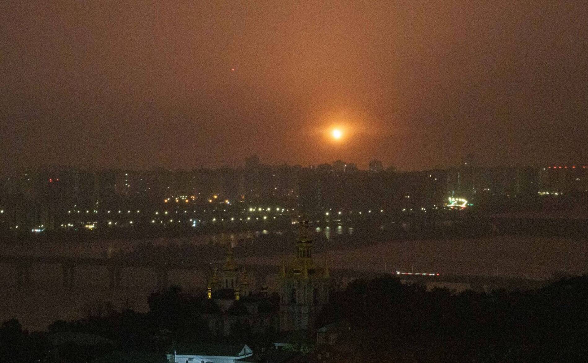 Ukraine: explosions entendues à Kiev pendant une alerte aérienne
