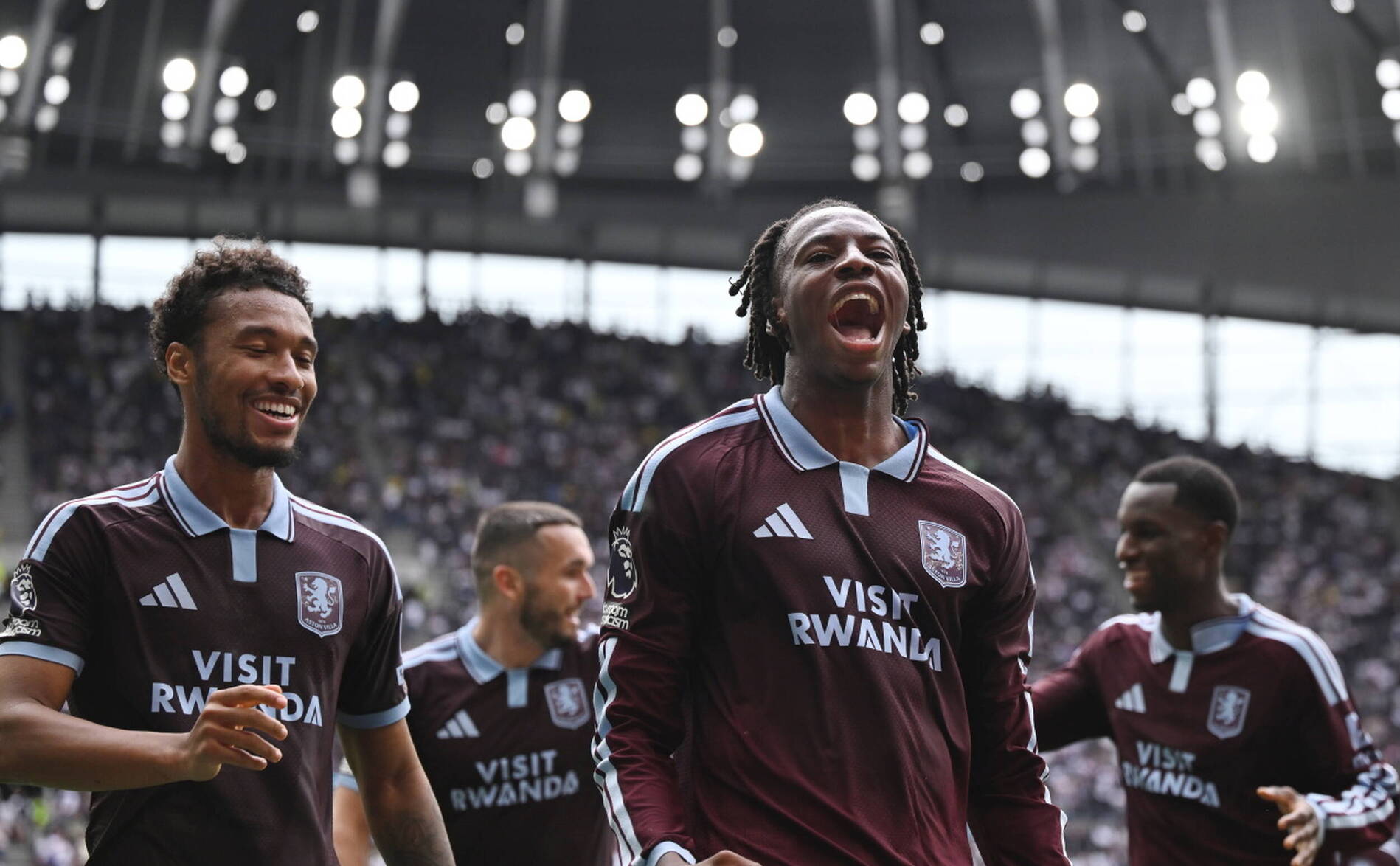 Manzambi marque son premier but avec Aston Villa