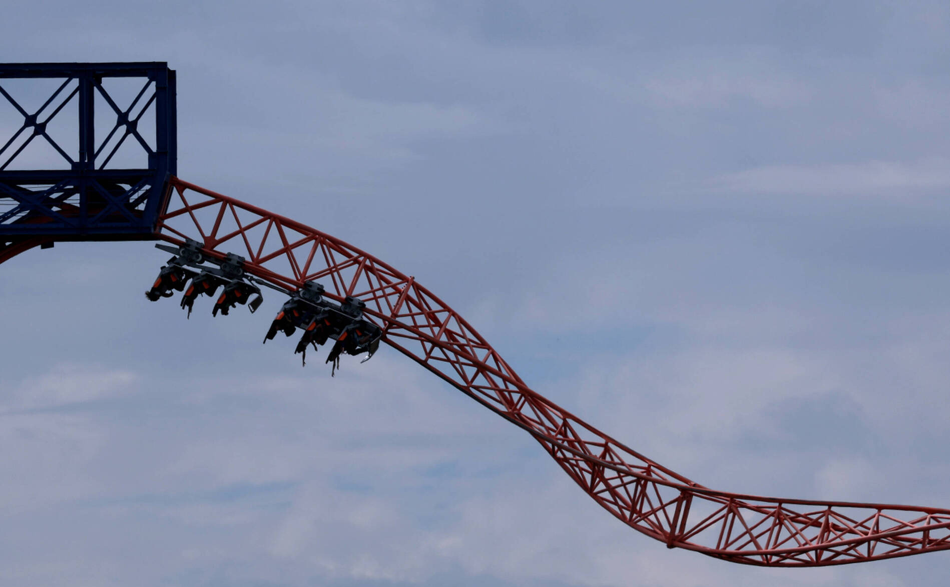 Grands huit Bolliger & Mabillard suspendus après un accident mortel