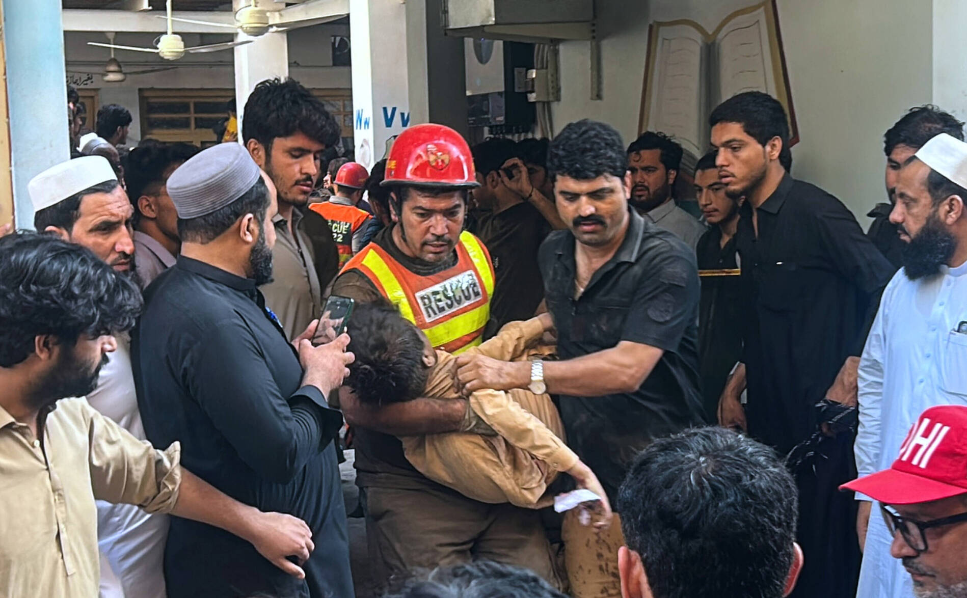 L'effondrement d'un toit d'une école fait 28 morts au Pakistan