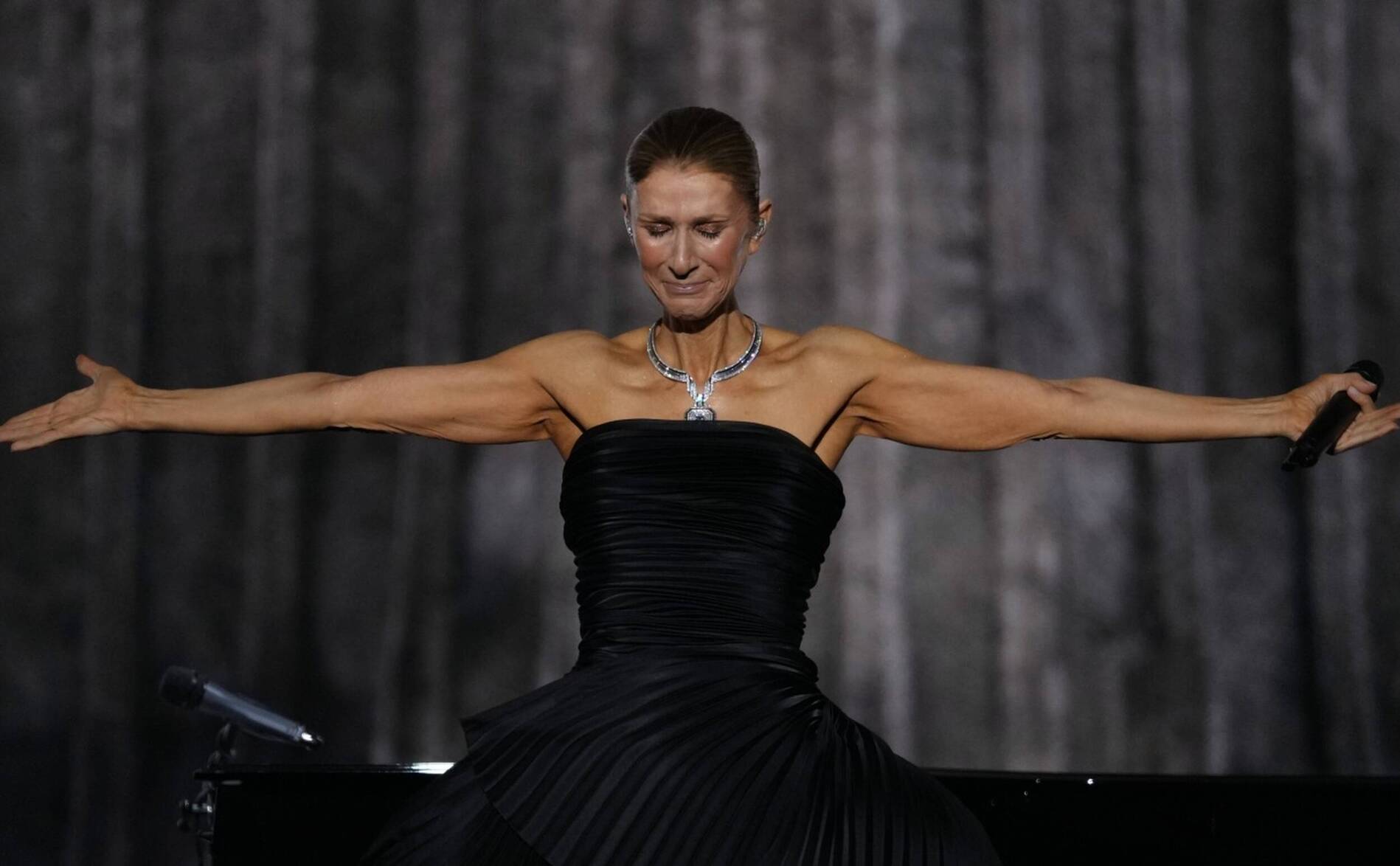 « Encore un soir »: Céline Dion entame son dernier concert parisien