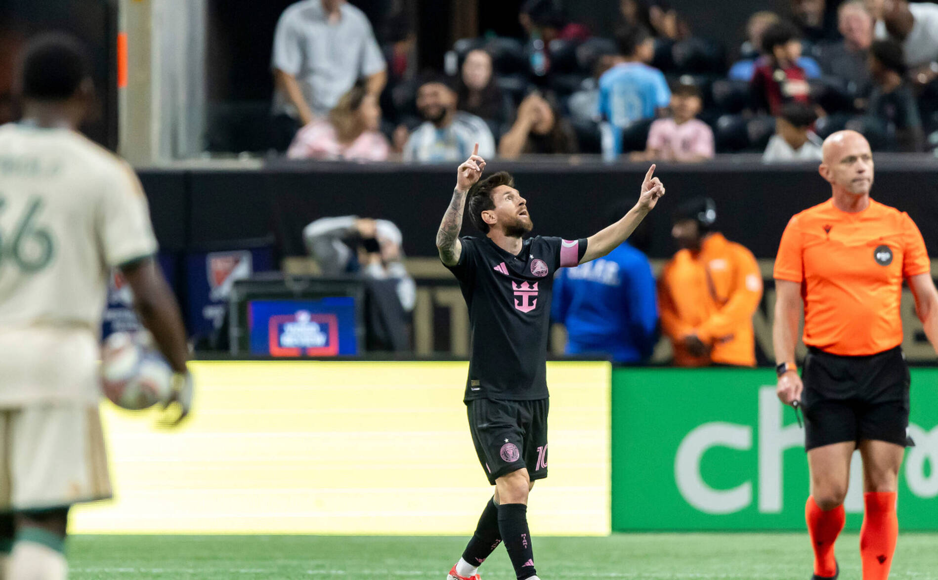 Messi brille face à Atlanta et Embolo