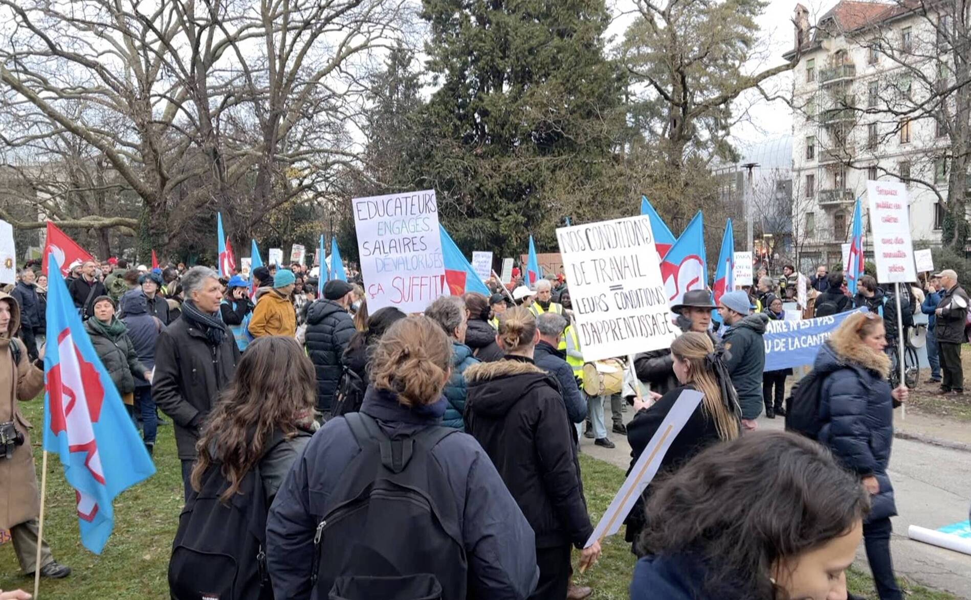 Plus de 4'000 fonctionnaires dans la rue contre le budget